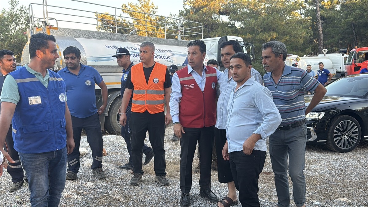 Muğla'nın Milas ilçesinde iki bölgede çıkan orman yangınlarından biri kontrol altına alındı....