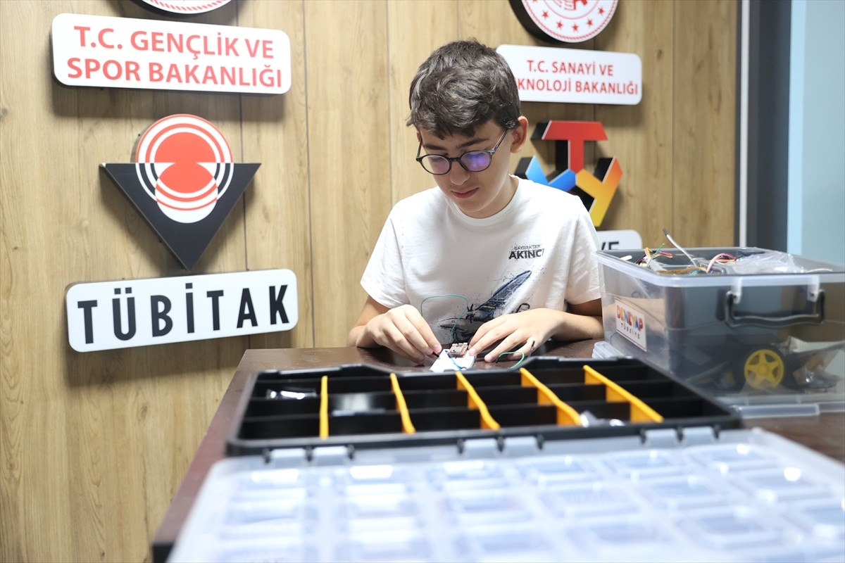 Nevşehir'de, Liselere Geçiş Sistemi (LGS) kapsamındaki merkezi sınavda 500 tam puan alan Ensar...