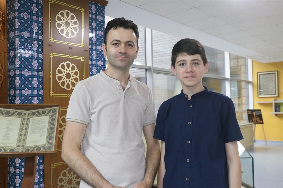 Rize'de Liselere Geçiş Sistemi (LGS) kapsamındaki merkezi sınavda 500 tam puan alan Mahmut Ali...