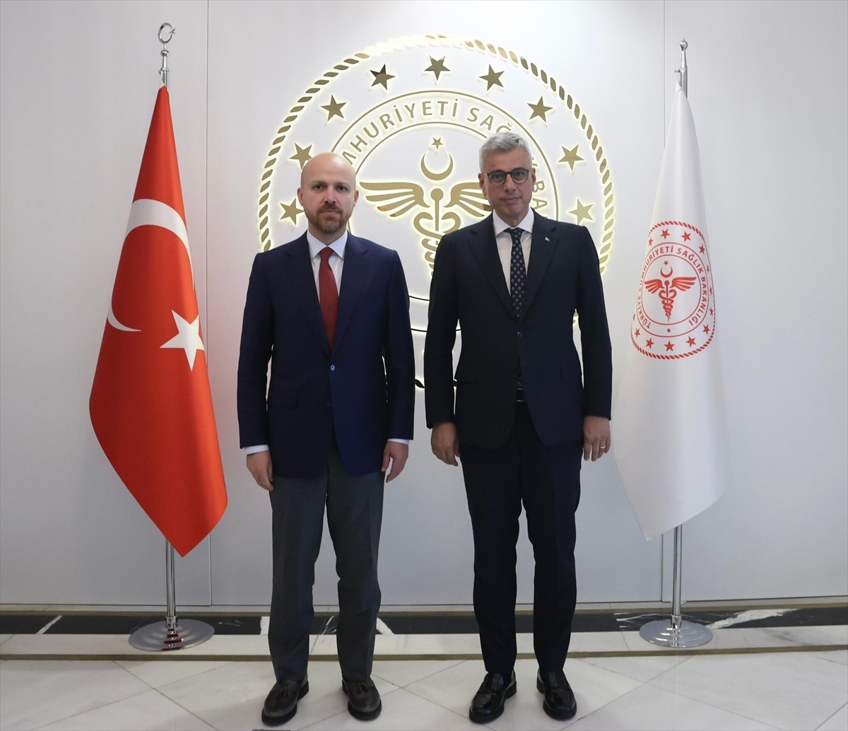 Sağlık Bakanı Kemal Memişoğlu (sağda), İlim Yayma Vakfı Mütevelli Heyeti Başkanı Bilal Erdoğan...