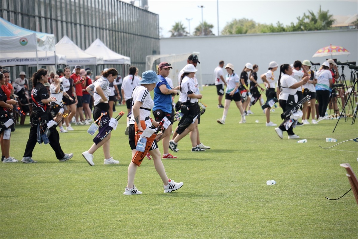 Samsun'da Okçuluk Türkiye Kupası'nın 3. ayağı başladı. Toplam 351 sporcunun katıldığı turnuvada...