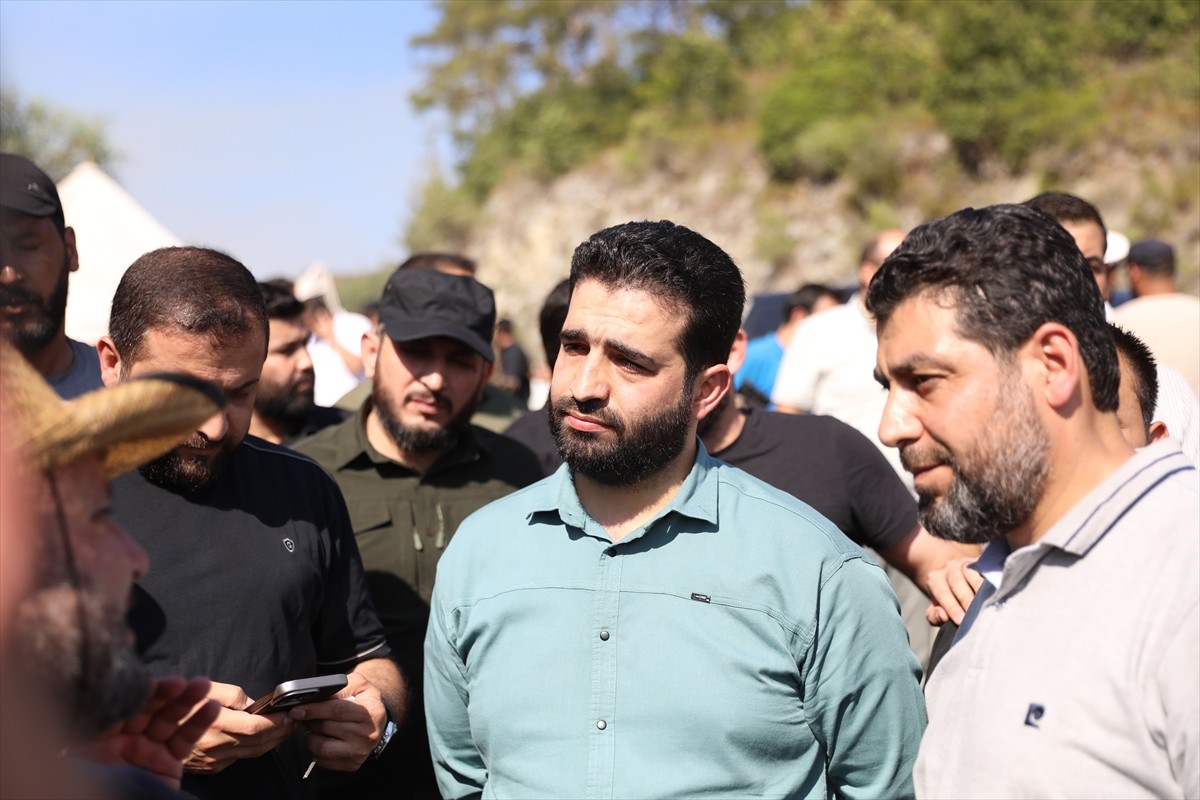 Suriye İçişleri Bakanı Enes Hattab, Lazkiye'nin Bayırbucak bölgesine bağlı Kastal Maaf köyünde...