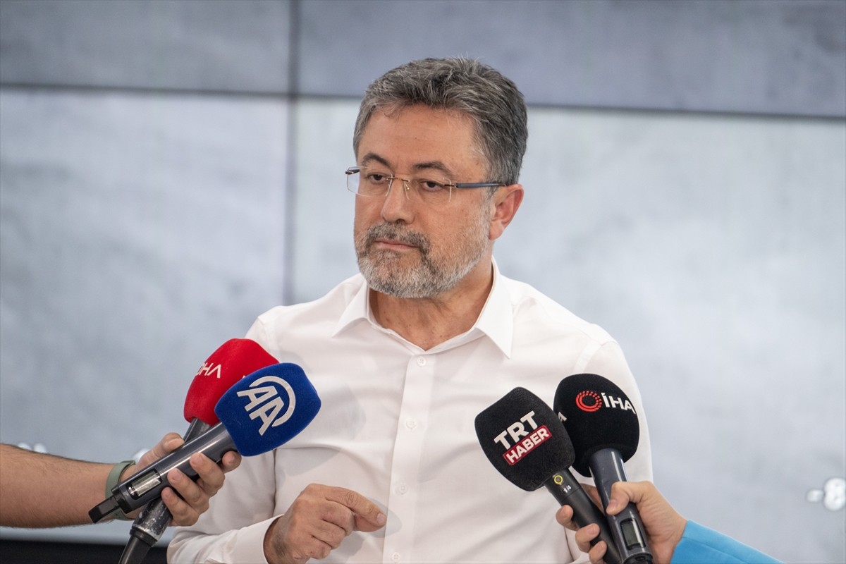 Tarım ve Orman Bakanı İbrahim Yumaklı,  Orman Genel Müdürlüğü Yangın Yönetim Merkezi'nde, orman...