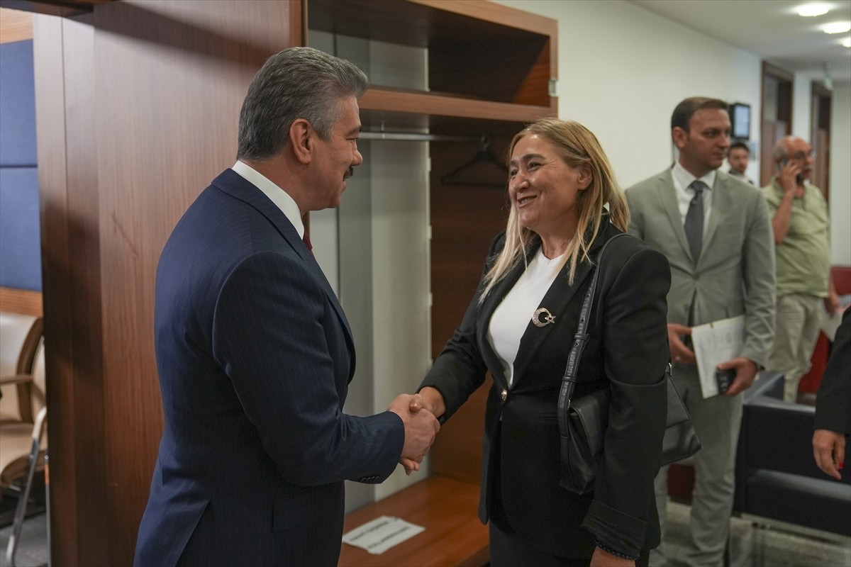 TBMM Adalet Komisyonu Başkanı Cüneyt Yüksel (solda), KKTC Cumhuriyet Meclisi Hukuk, Siyasi İşler...