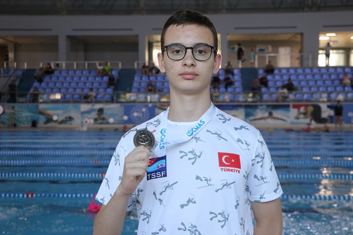 Tekirdağ'da 8 ay önce başladığı serbest dalışta dünya ikinciliği elde eden milli sporcu Timur Alp...