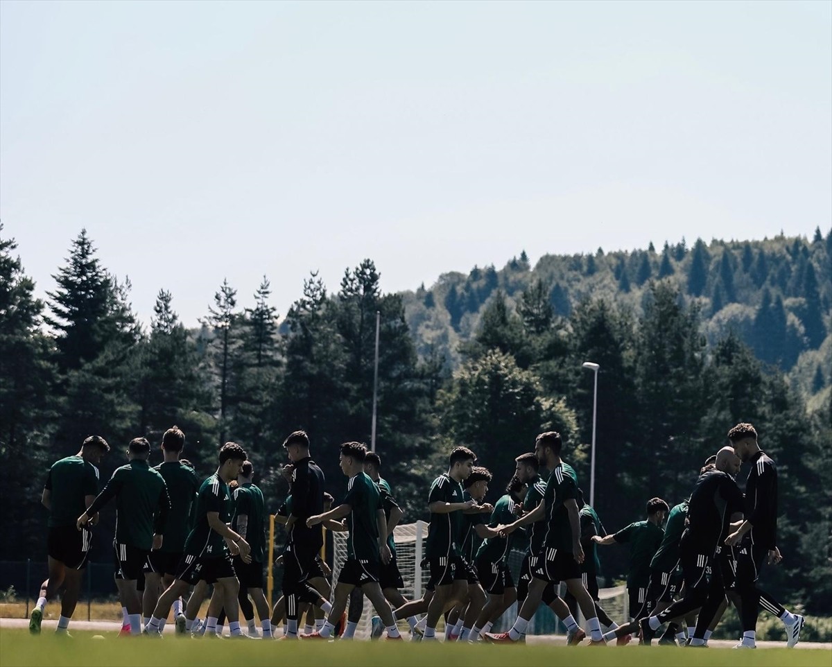 Topuk Yaylası'nda yeni sezon hazırlıklarını sürdüren Trendyol Süper Lig'in yeni ekiplerinden...
