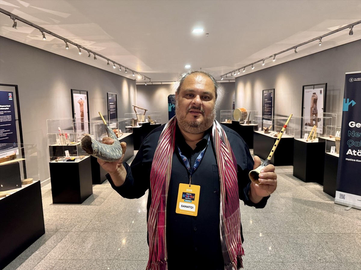 Trabzon Kültür Yolu Festivali'nin 6'ncı gününde "Geleneksel Nefir" ve "Geleneksel Çimon" çalgı...