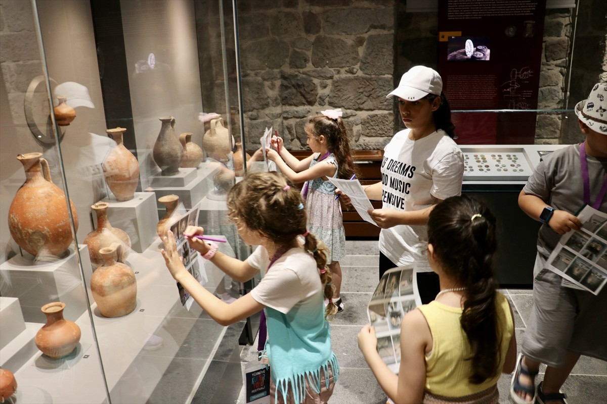 Trabzon Kültür Yolu Festivali, üçüncü gününde "Müzede Drama" ile "Hacivat ve Karagöz'le Tanışma ve...