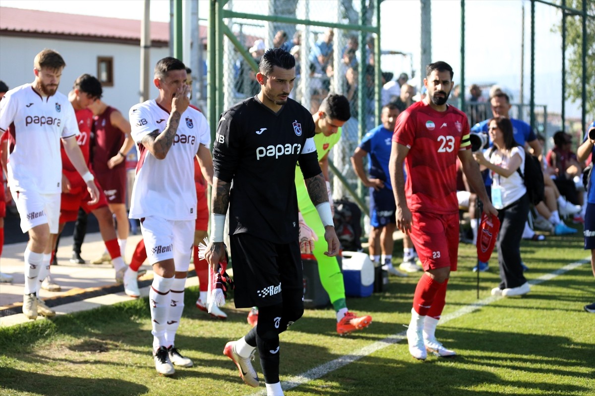 Trabzonspor, hazırlık maçında İran takımlarından Persepolis ile Erzurum'un Palandöken Dağı...