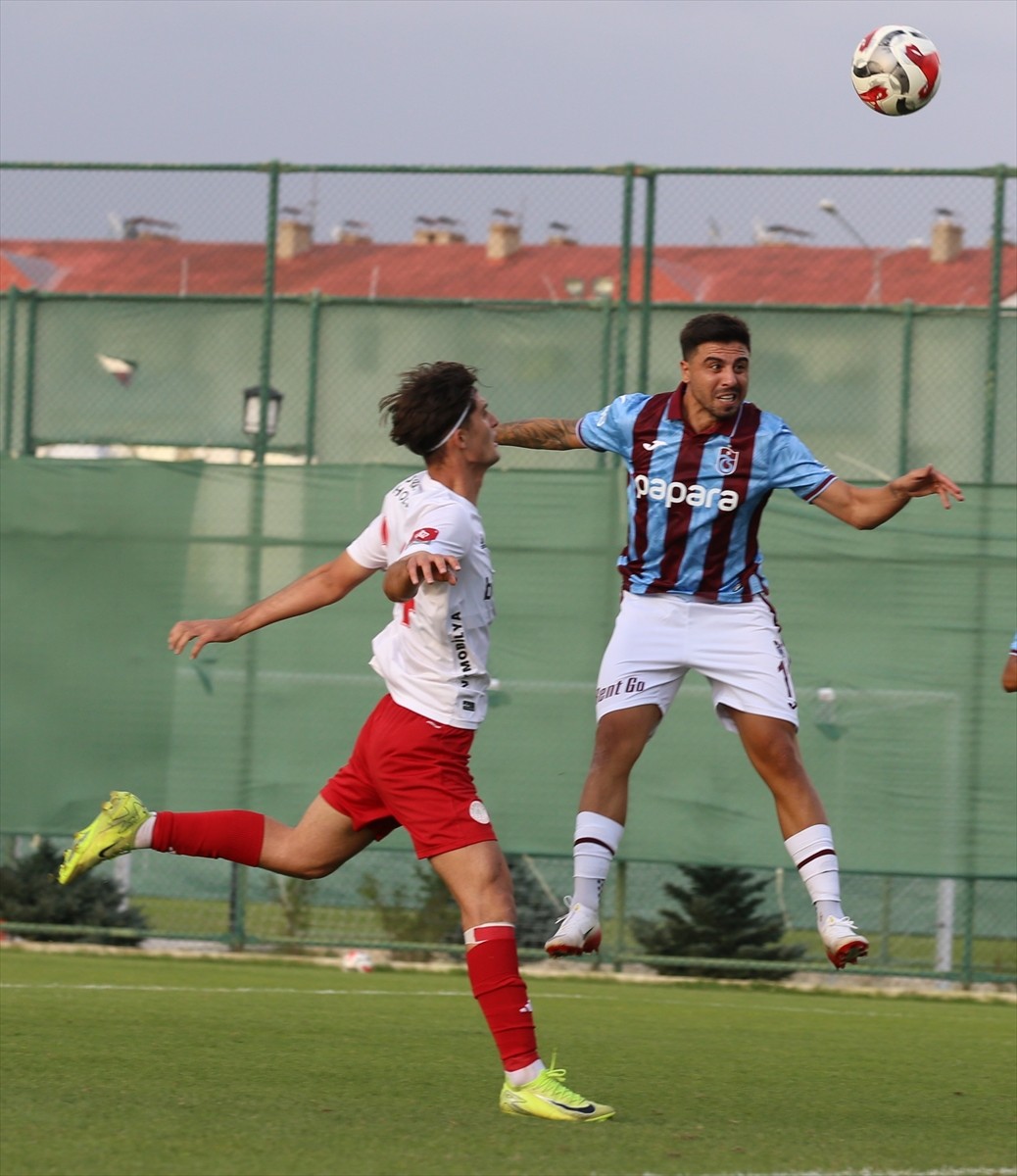 Trabzonspor, hazırlık maçında Trendyol 1. Lig temsilcisi Ümraniyespor ile Erzurum'un Palandöken...