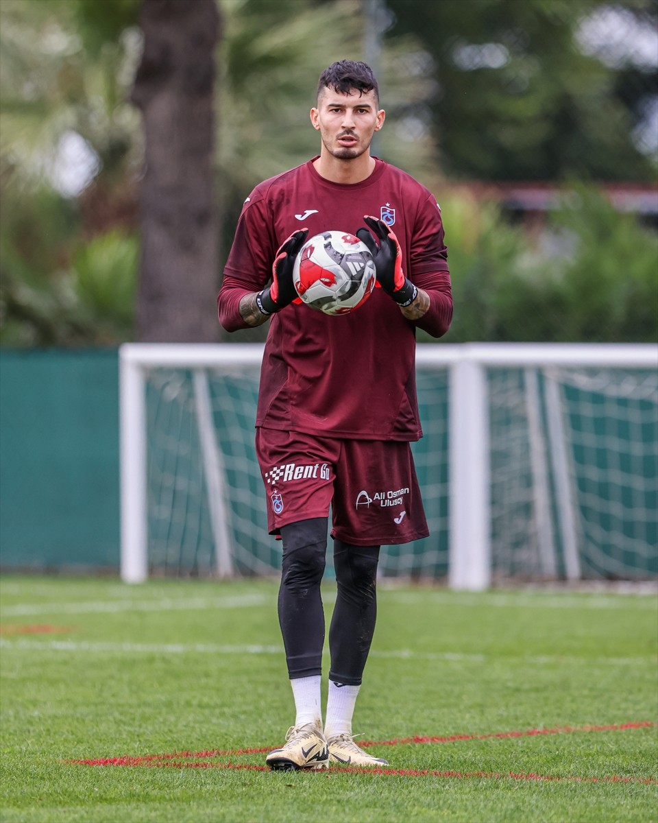 Trabzonspor, yeni sezon hazırlıklarına devam etti. Mehmet Ali Yılmaz Tesisleri'nde yapılan...