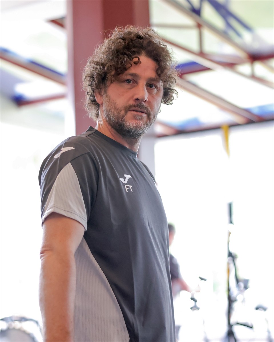 Trabzonspor yeni sezon hazırlıklarını Mehmet Ali Yılmaz Tesisleri'nde teknik direktör Fatih Tekke...