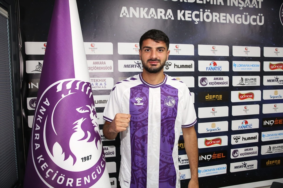 Trendyol 1. Lig ekibi Emre Gökdemir İnşaat Ankara Keçiörengücü, orta saha oyuncusu İshak...