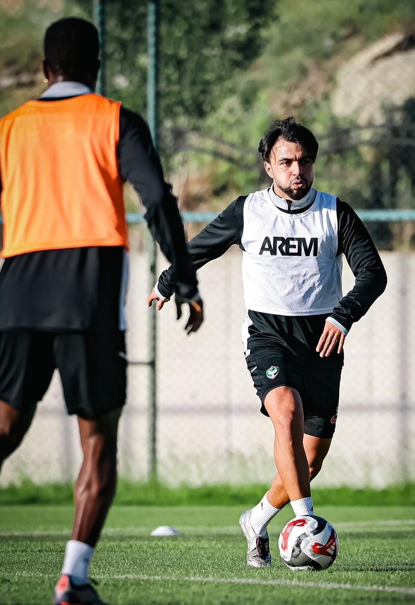 Trendyol 1. Lig ekiplerinden Amed Sportif Faaliyetler, 2025-2026 sezonu hazırlıklarını Erzurum'da...