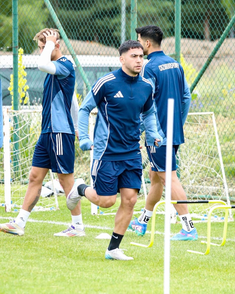 Trendyol 1. Lig ekiplerinden Erzurumspor FK, Palandöken Dağı eteklerindeki Yüksek İrtifa Kamp...