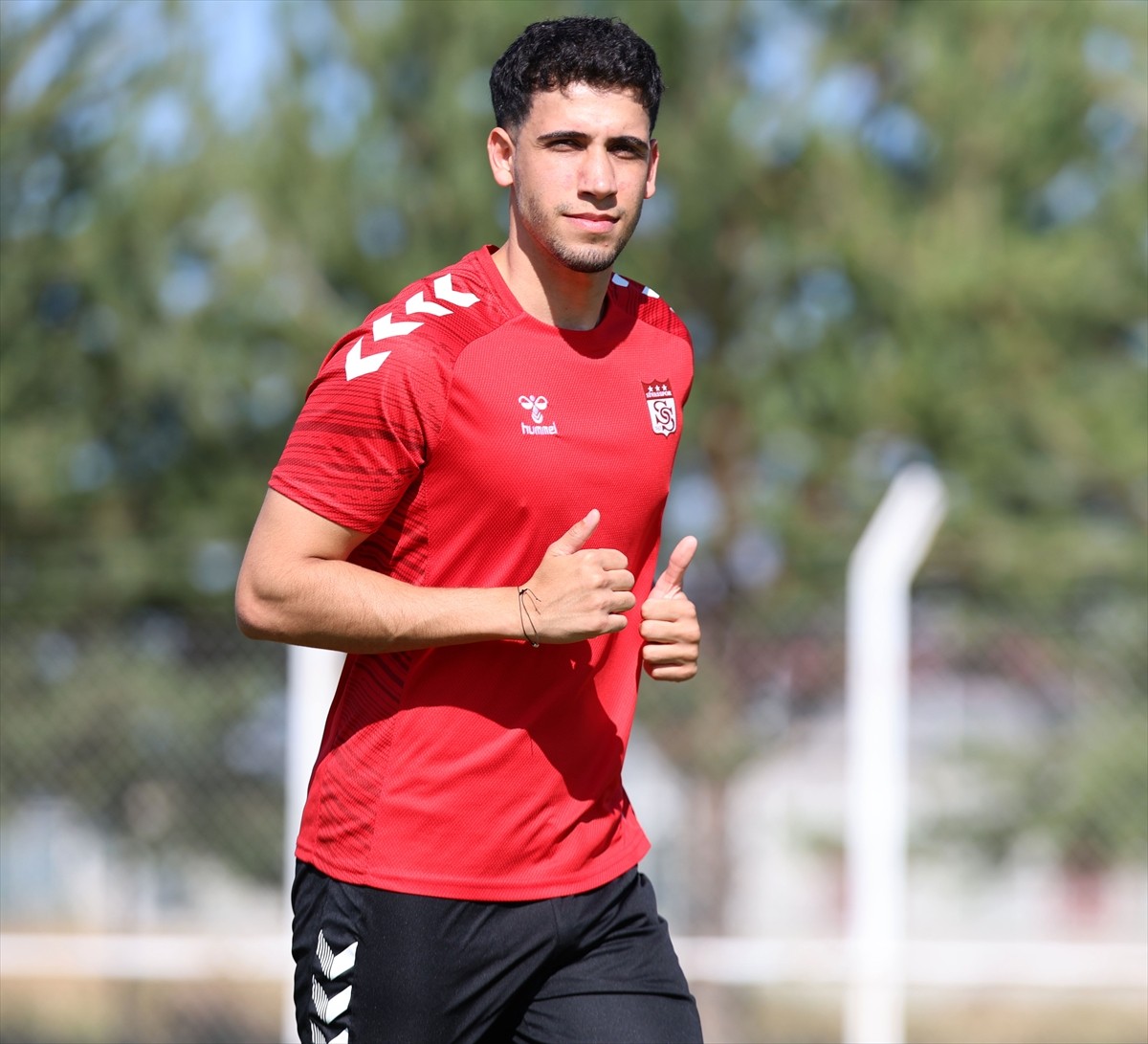 Trendyol 1. Lig ekiplerinden Sivasspor, yeni sezon hazırlıklarına devam etti. Sakatlığı devam eden...