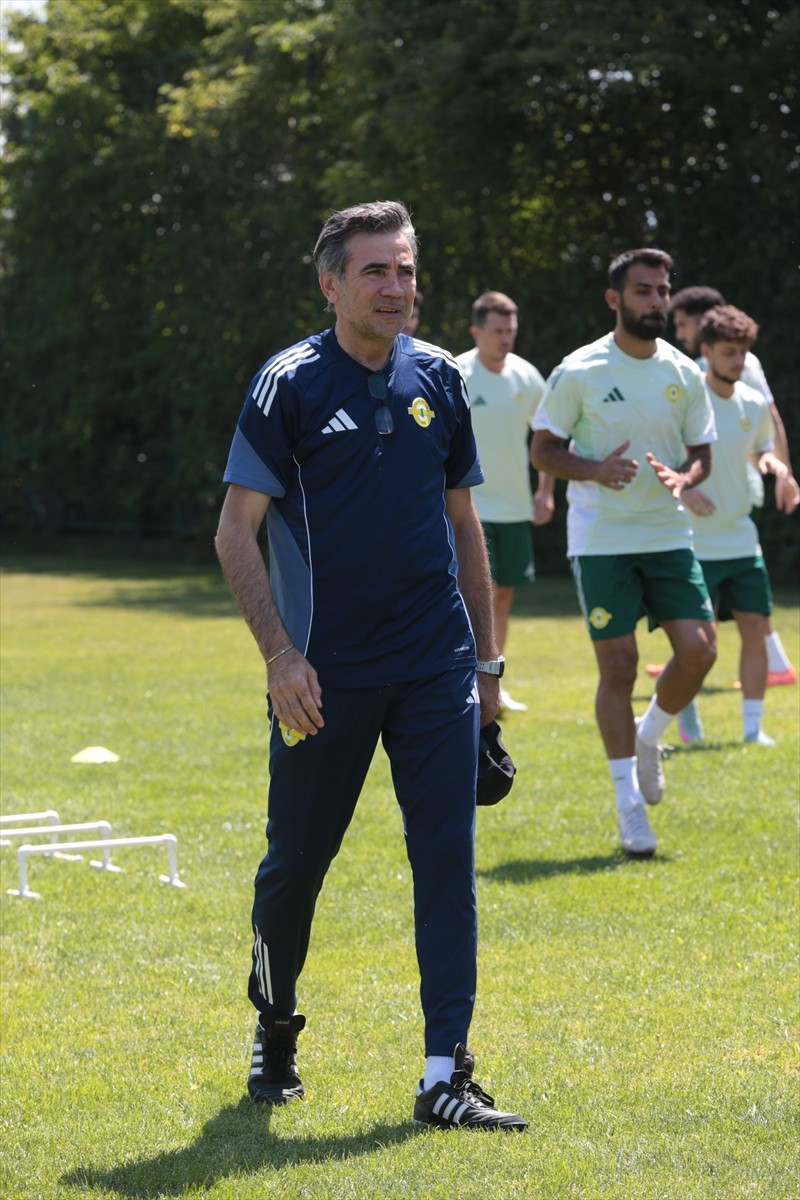 Trendyol 1. Lig takımlarından Esenler Erokspor, yeni sezon hazırlıklarını Bolu'da sürdürüyor....