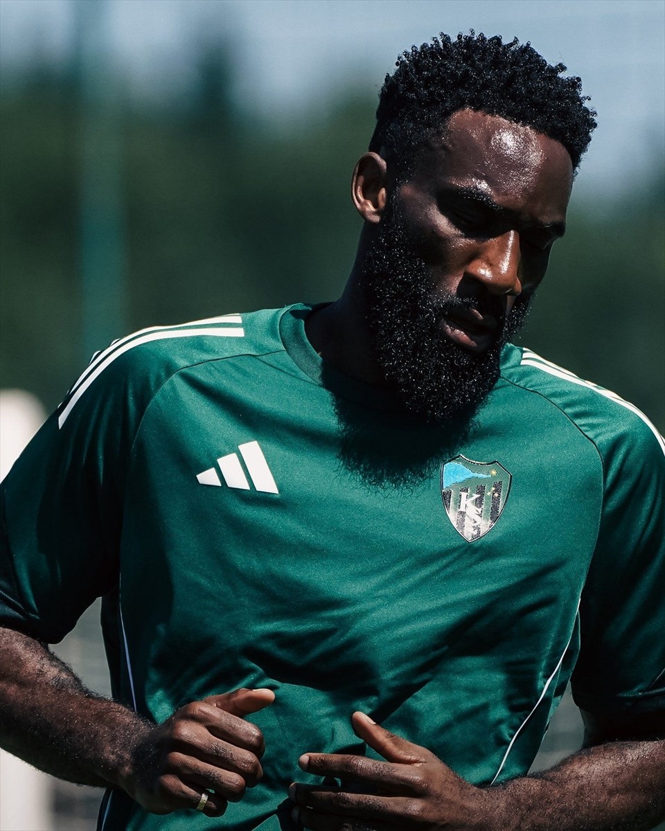 Trendyol Süper Lig'in yeni ekiplerinden Kocaelispor, yeni sezon hazırlıklarını Düzce'deki Topuk...