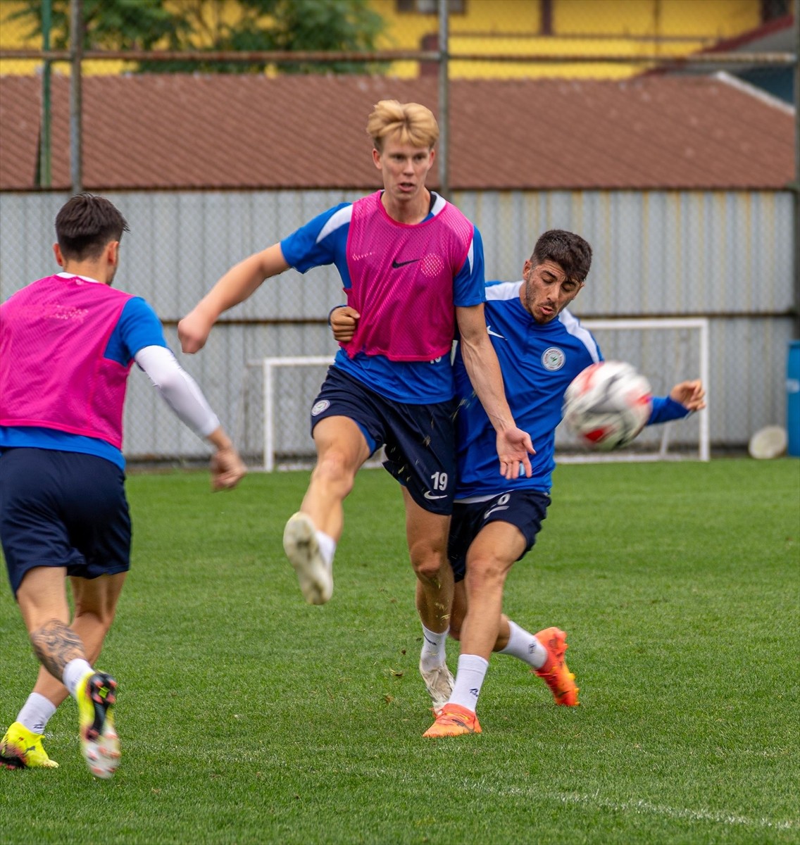 Trendyol Süper Lig ekiplerinden Çaykur Rizespor, yeni sezon hazırlıklarını Mehmet Cengiz...