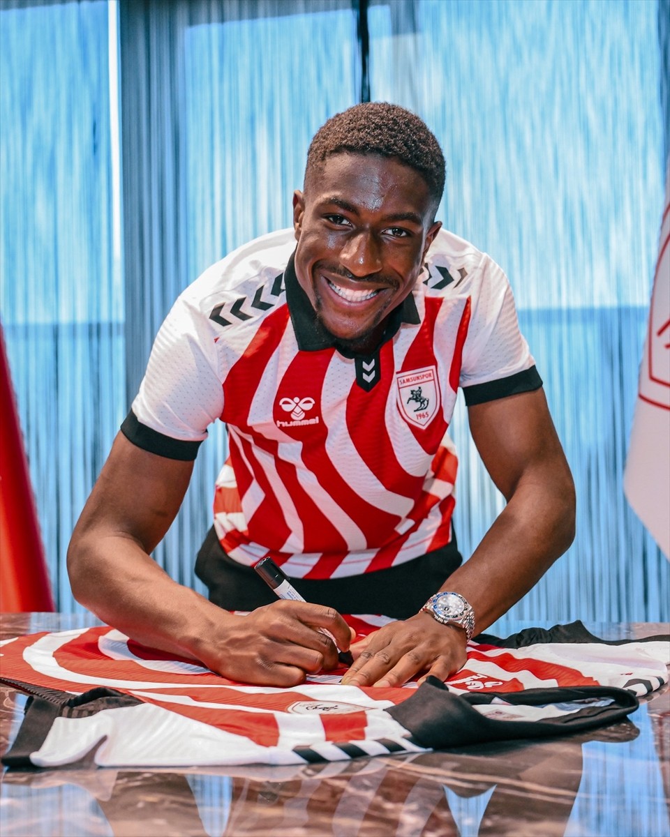 Trendyol Süper Lig ekiplerinden Samsunspor, İsveçli futbolcu Joe Mendes'i renklerine kattı.