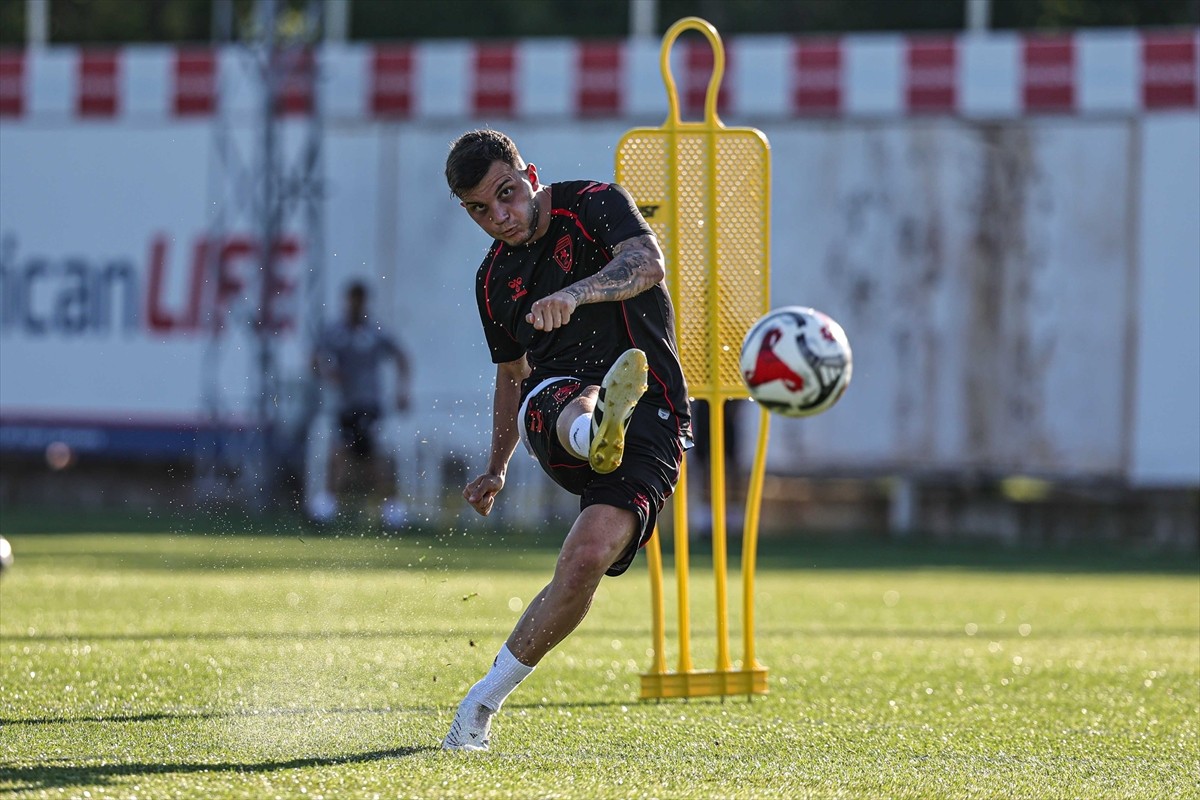 Trendyol Süper Lig ekiplerinden Samsunspor, Nuri Asan Tesisleri'nde yeni sezon hazırlıklarına...