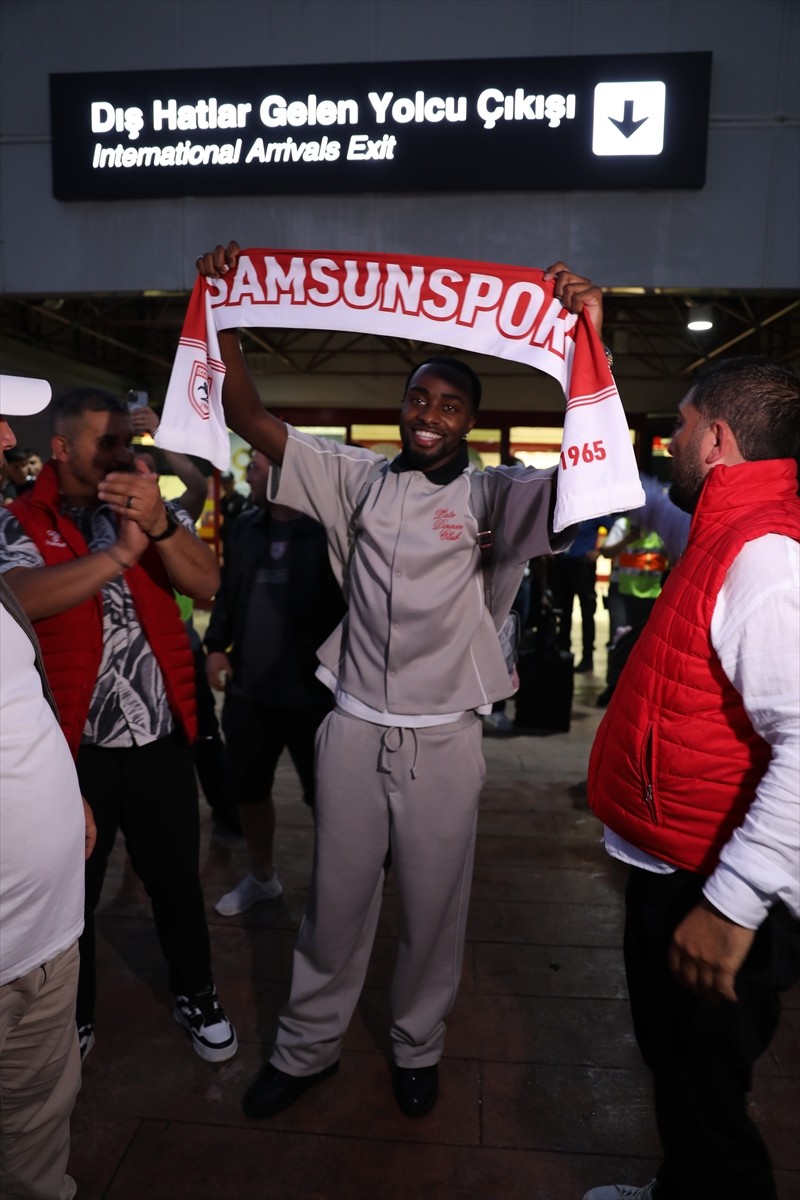 Trendyol Süper Lig ekiplerinden Samsunspor’un transfer ettiği Kongolu orta saha oyuncusu Antoine...