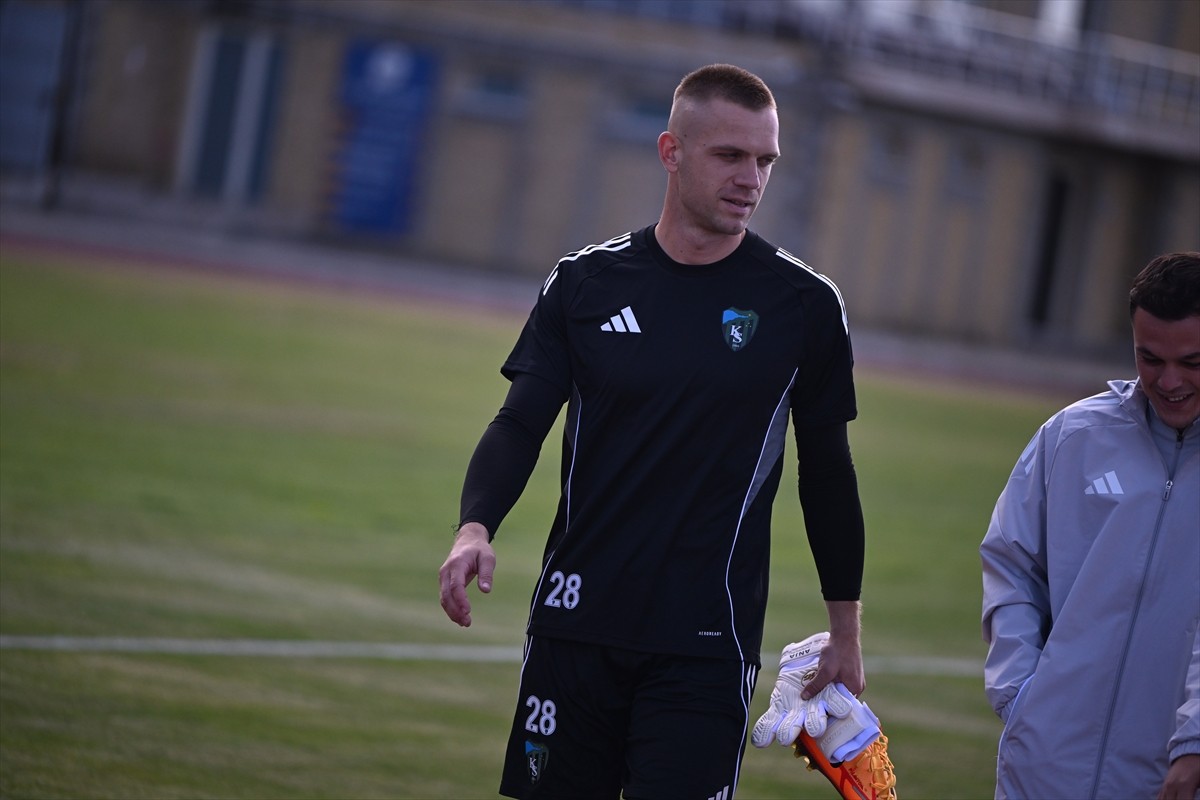 Trendyol Süper Lig takımlarından Kocaelispor, Düzce'deki Fenerbahçe Topuk Yaylası Tesisleri'nde...