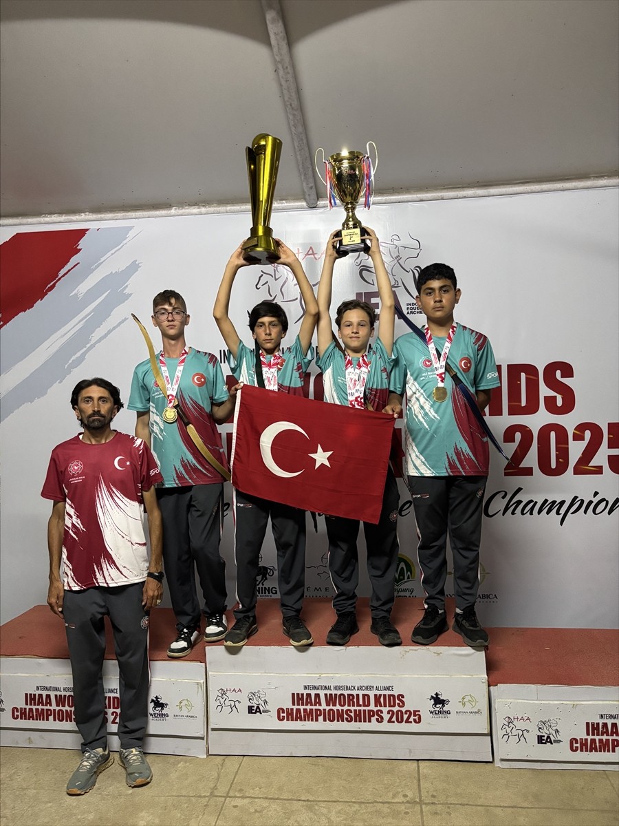 Türkiye Geleneksel Atlı Okçuluk Yıldız Milli Takımı, Endonezya'da düzenlenen Dünya Atlı Okçuluk...