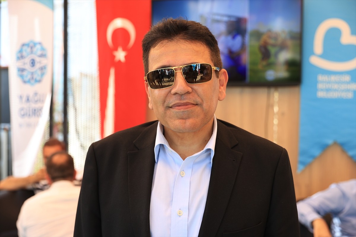 Türkiye Geleneksel Güreşler Federasyonu Başkanı İbrahim Türkiş, AA muhabirine açıklamalarda...