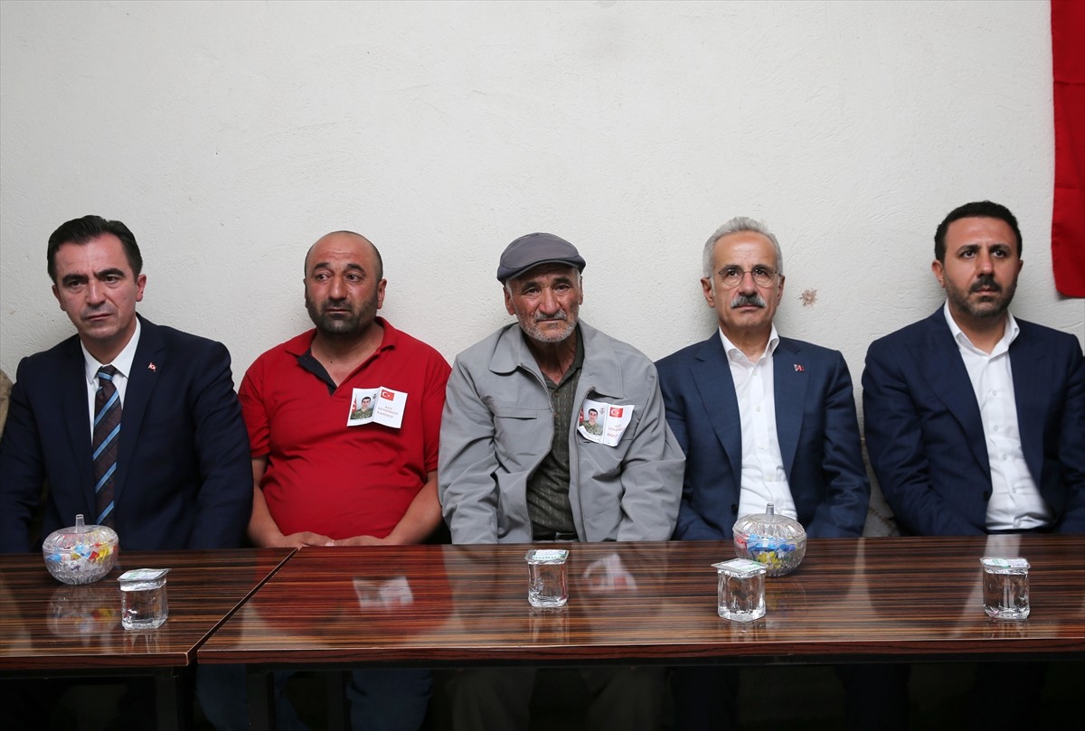 Ulaştırma ve Altyapı Bakanı Abdulkadir Uraloğlu, Pençe-Kilit Harekatı bölgesinde terör örgütü...