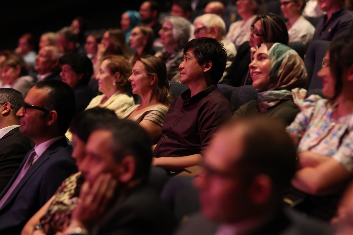 Ünlü İngiliz tarihçi Bettany Hughes'un (solda) Türkiye'nin sahip olduğu kültür mirasını işlediği...