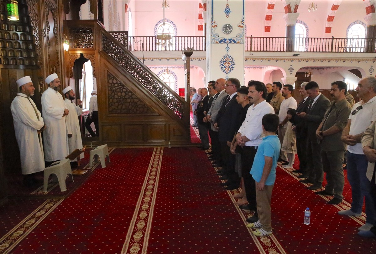 Van'ın İpekyolu ilçesinde 15 Temmuz Demokrasi ve Milli Birlik Günü dolayısıyla mevlit programı...