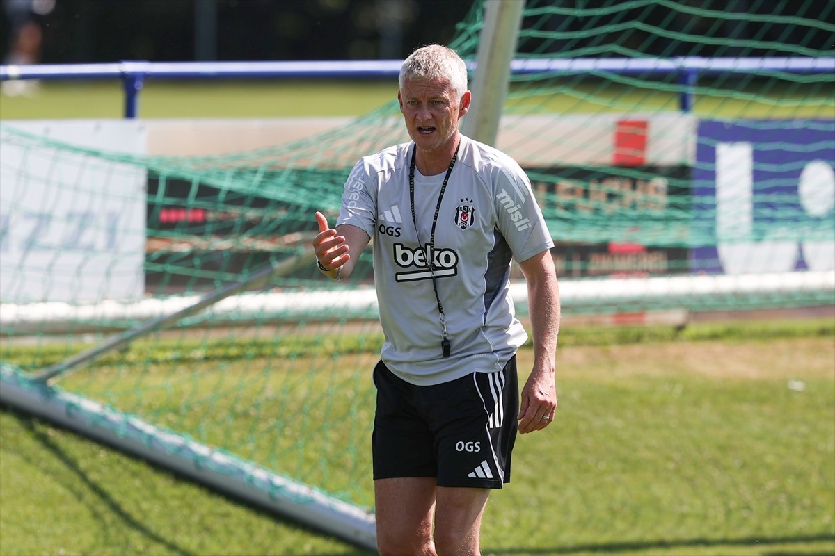 Yeni sezon hazırlıkları kapsamında Avusturya'da kamp yapan Beşiktaş, günün ilk idmanıyla...