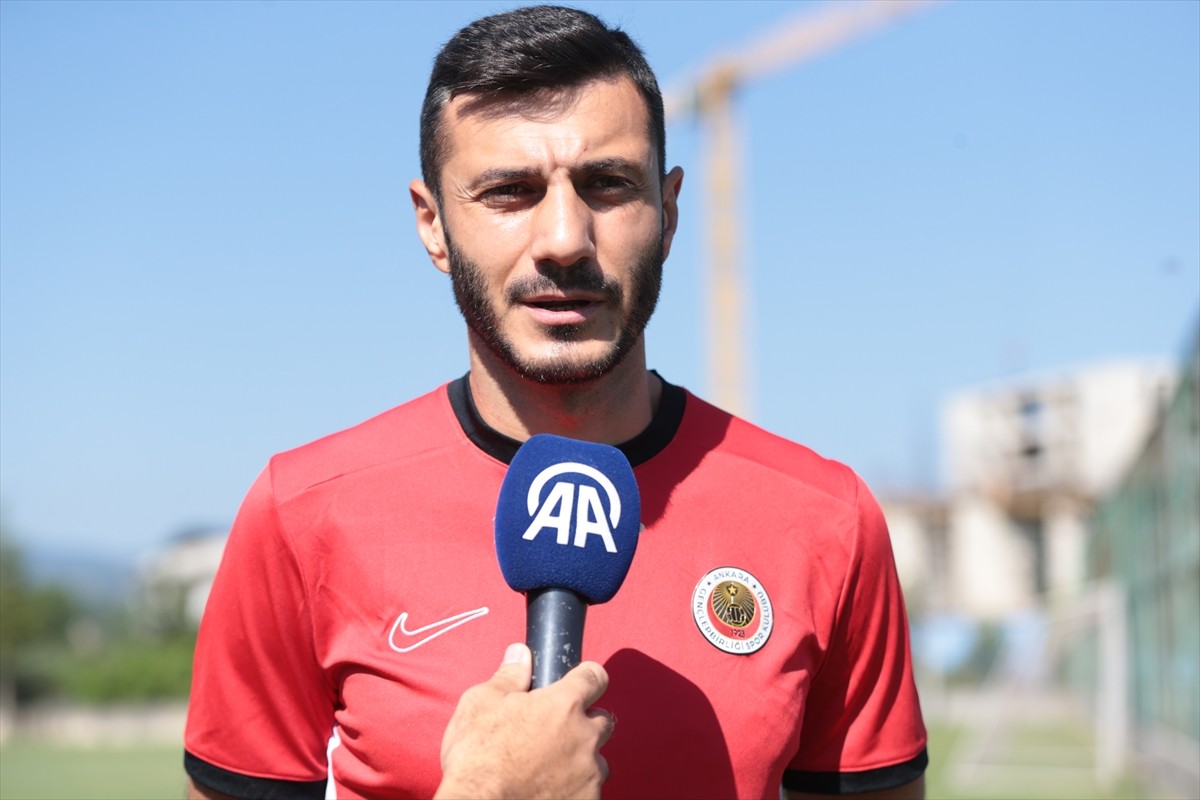 Yeni sezon hazırlıklarını takımı ile birlikte Bolu'da sürdüren Trendyol Süper Lig’in yeni...