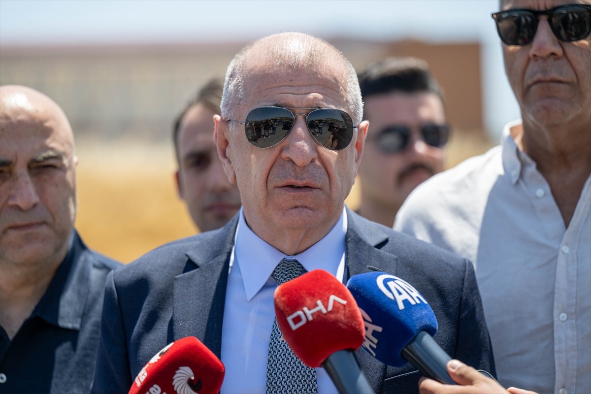 Zafer Partisi Genel Başkanı Ümit Özdağ, yolsuzluk soruşturması kapsamında tutuklanarak İstanbul...