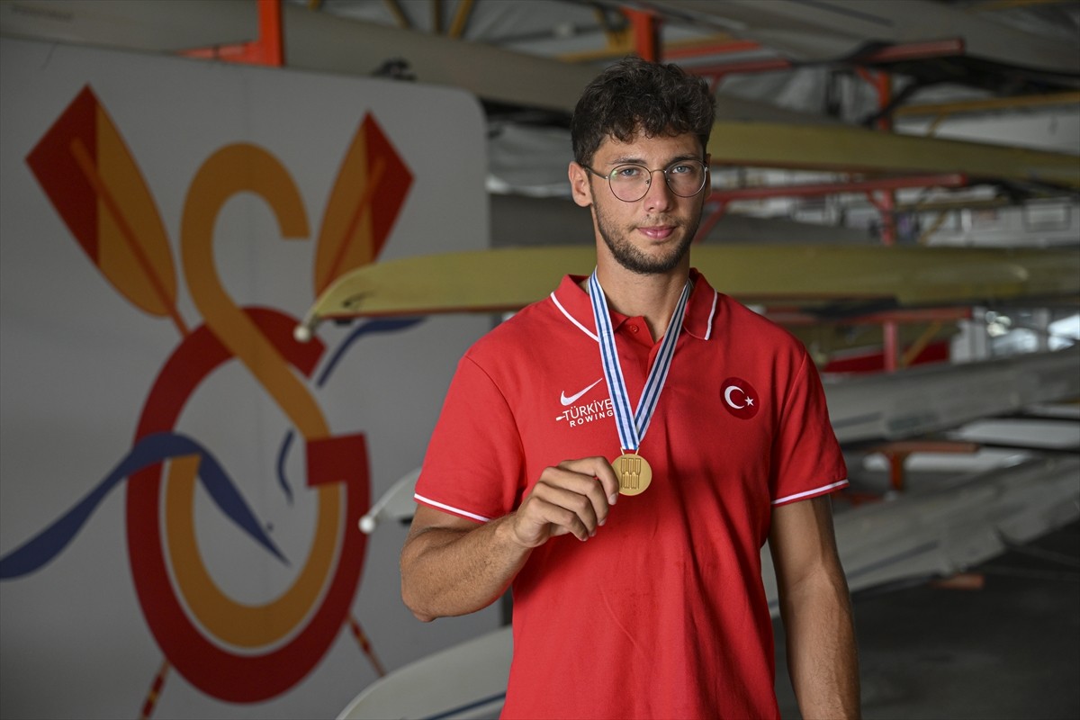 23 Yaş Altı Dünya Kürek Şampiyonası'nda partneri Aytimur Selçuk ile erkekler iki tek kategorisinde...