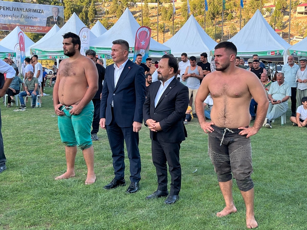 Adana'nın Karaisalı ilçesinde gerçekleştirilen 540. Geleneksel Kızıldağ Karakucak Güreşleri'nde...