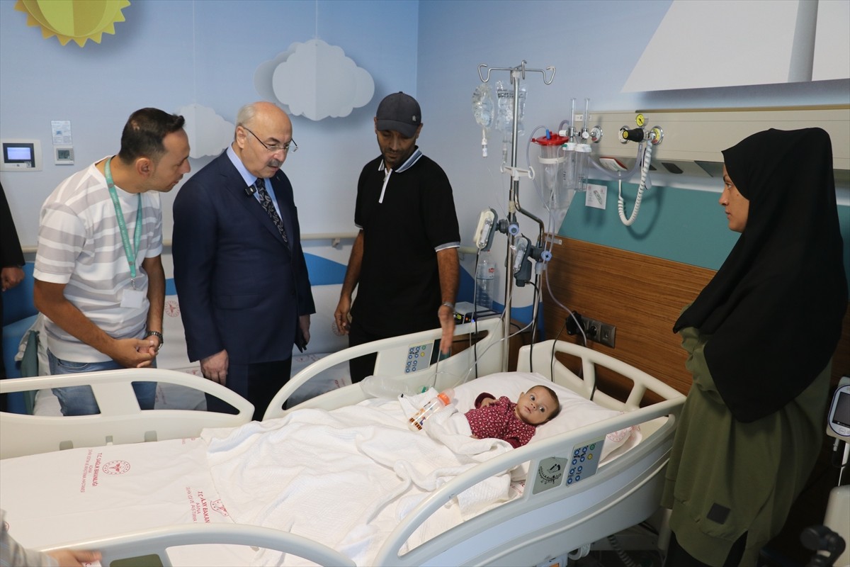 Adana Valisi Yavuz Selim Köşger, Adana Şehir Eğitim ve Araştırma Hastanesi'nde tedavi altına...