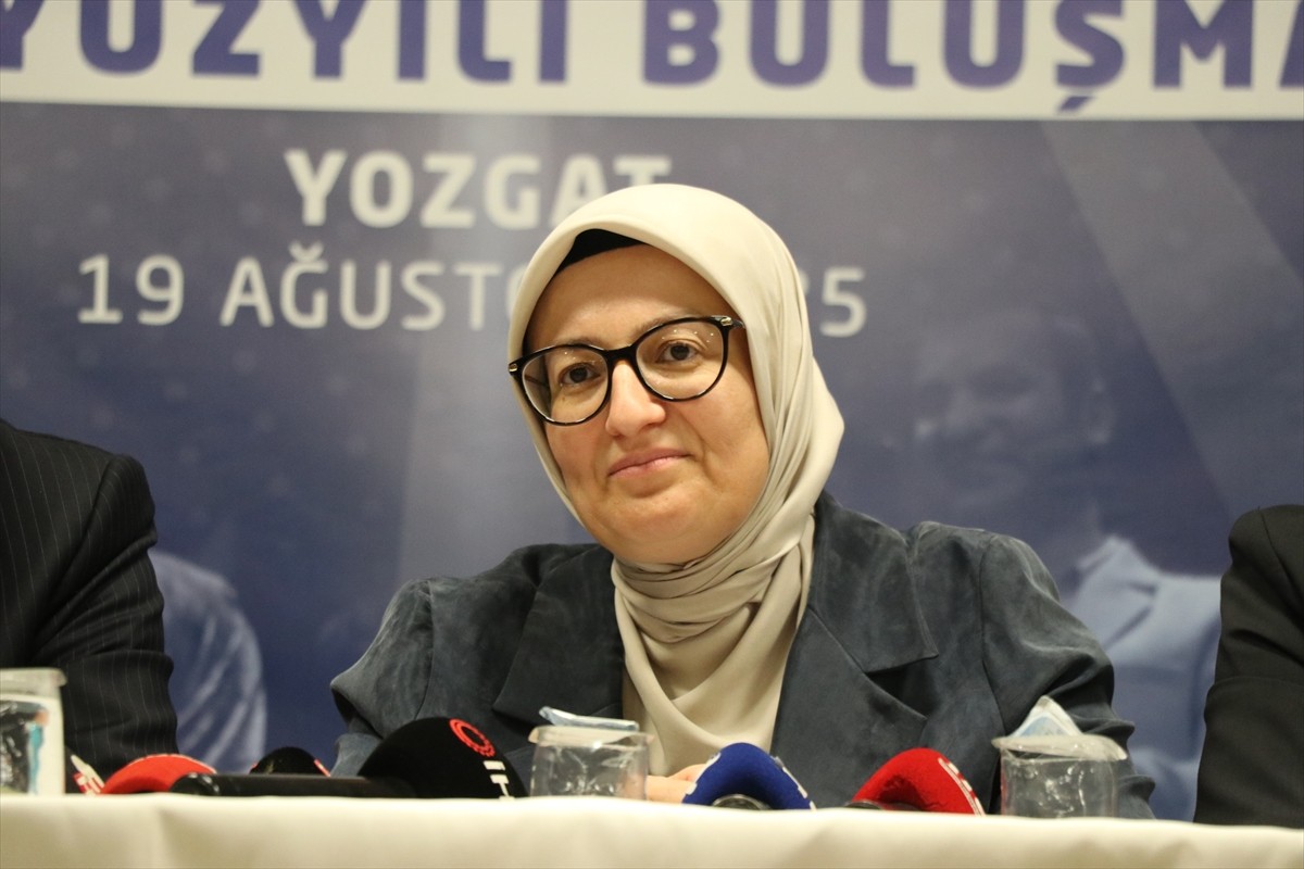 AK Parti Genel Başkan Yardımcısı Belgin Uygur, "Türkiye Yüzyılı Buluşmaları" kapsamında partisinin...