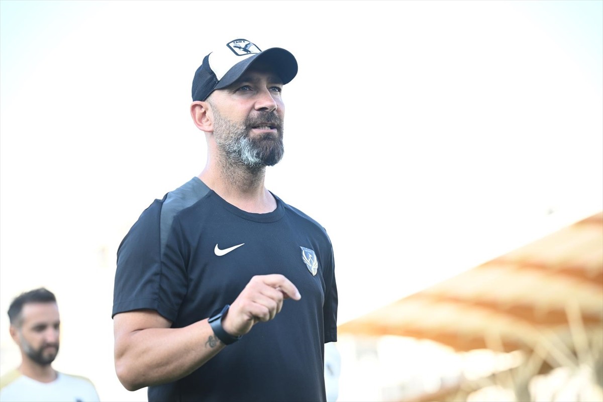 Ankara Büyükşehir Belediyesi (ABB) FOMGET Kadın Futbol Takımı Teknik Direktörü Hasan Vural, UEFA...