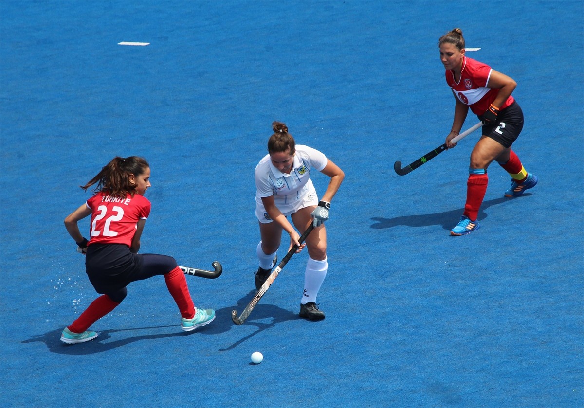 Antalya'nın Alanya ilçesinde düzenlenen Açık Alan Hokeyi Kadınlar Avrupa Şampiyonası 3, sona erdi....