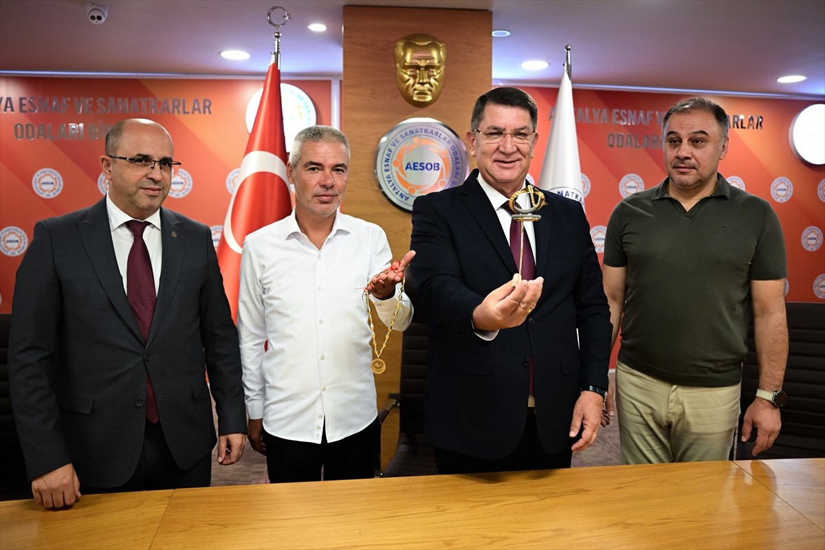 Antalya’ya özgü kuyumculuk ürünleri arasında yer alan Antalya Burması ve Antalya Lüppesi için Türk...