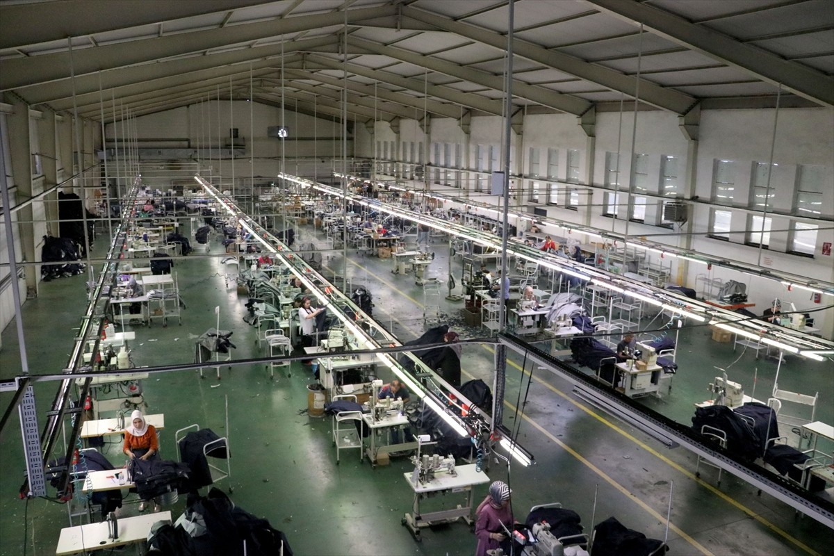 Babasından devraldığı tekstil atölyesini, Kayseri'den 35 ülkeye ihracat yapan fabrikaya dönüştüren...