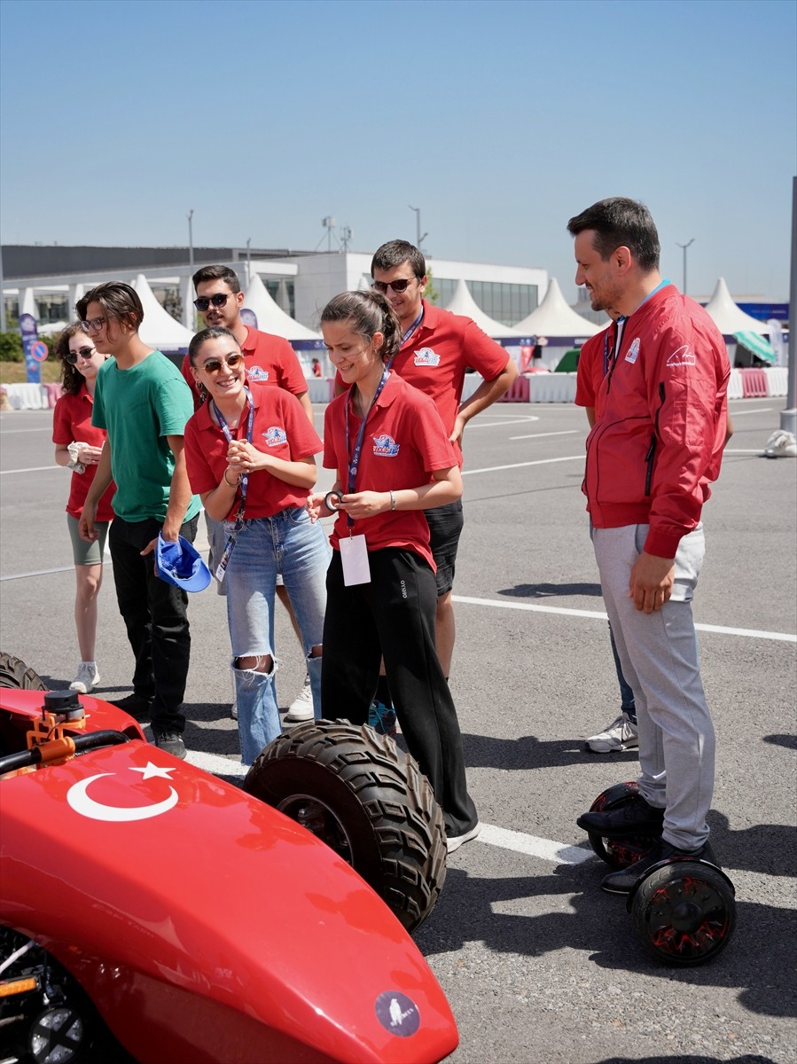Bilişim Vadisi, Havacılık, Uzay ve Teknoloji Festivali (TEKNOFEST) kapsamında düzenlenen Robotaksi...