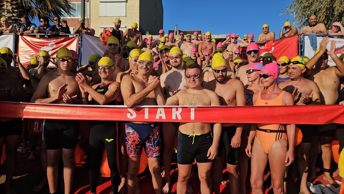Çanakkale Rotary Kulübü tarafından bu yıl 38'incisi düzenlenen Çanakkale Boğazı Yüzme Yarışı'nda...