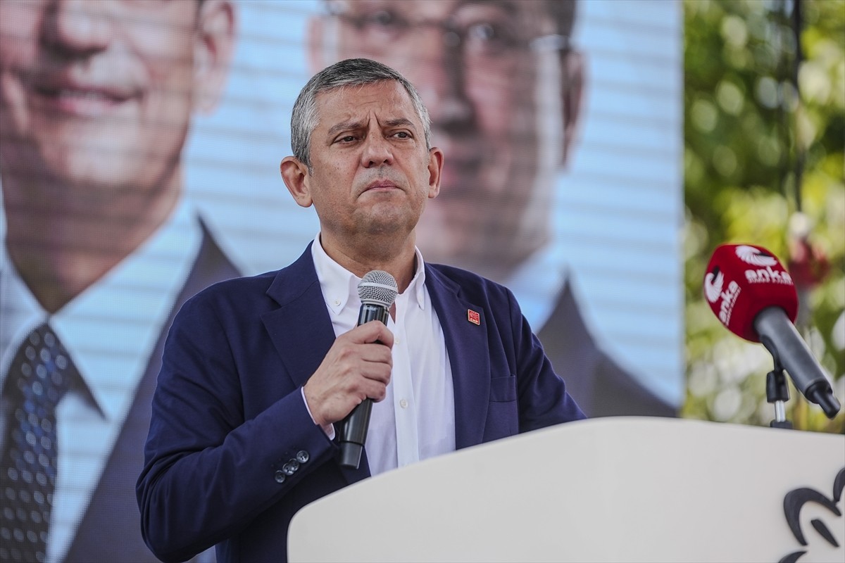 Cumhuriyet Halk Partisi (CHP) Genel Başkanı Özgür Özel (sağ 3), Yuvamız Ataşehir Gündüz Çocuk...