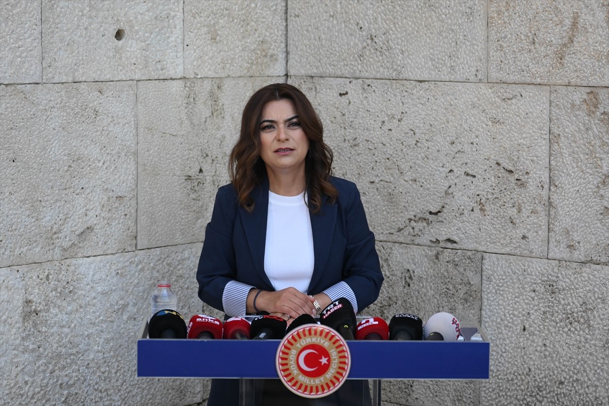 DEM Parti Grup Başkanvekili Gülüstan Kılıç Koçyiğit, TBMM'de basın toplantısı düzenledi.