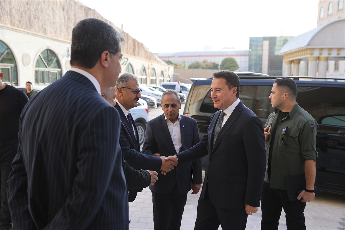 DEVA Partisi Genel Başkanı Ali Babacan, Mardin'in merkez Artuklu ilçesindeki bir otelde...