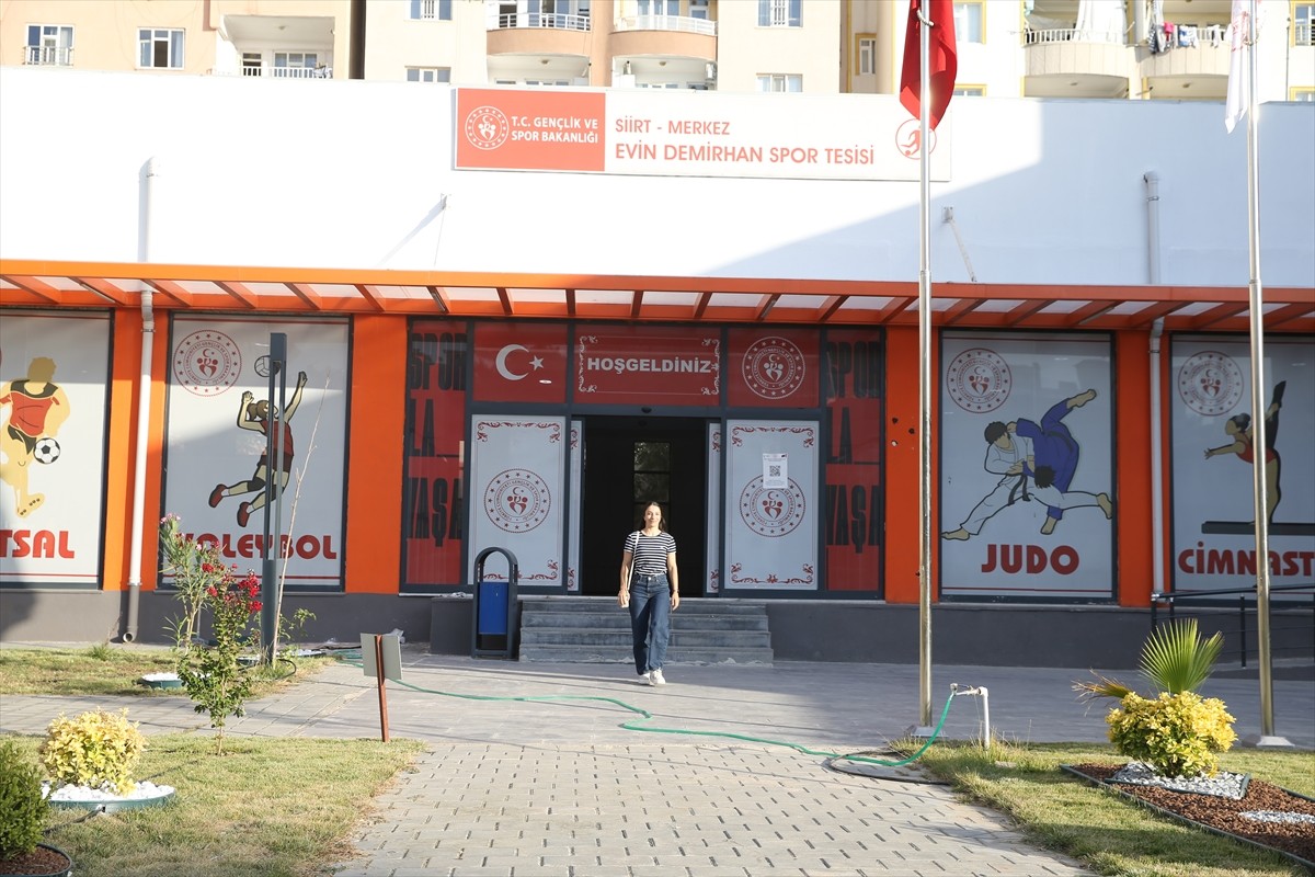 Dünya ve Avrupa şampiyonu milli güreşçi Evin Demirhan Yavuz, olimpiyat madalyasıyla aktif güreş...