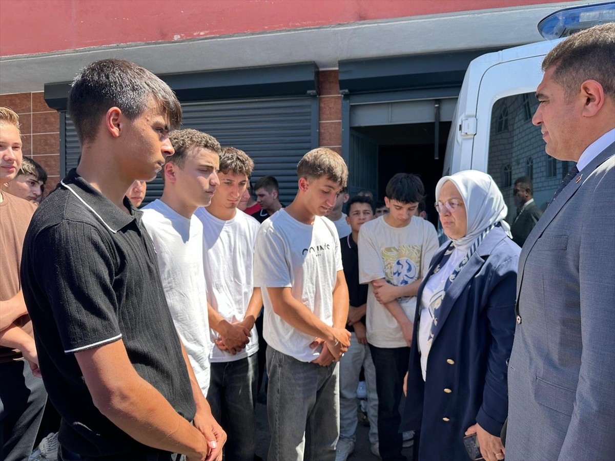 Düzce'nin Cumayeri ilçesinde Eren Tunçel'in, silahın kazara ateş alması sonucu ölümüne ilişkin 1...